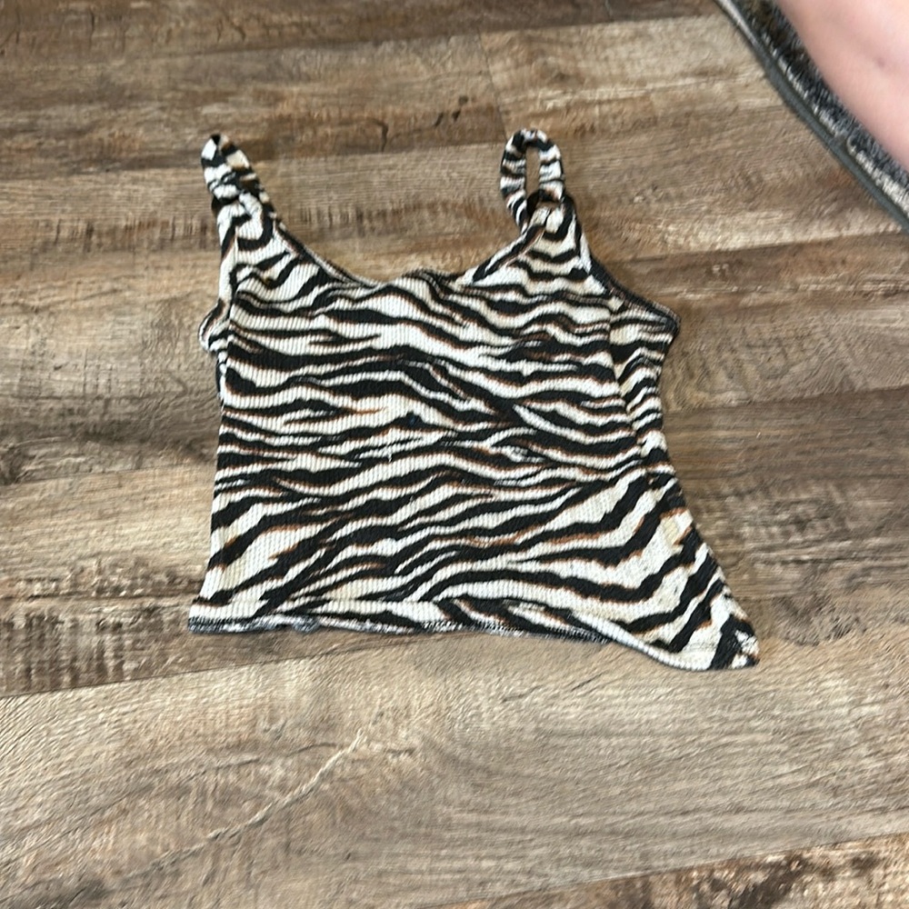 Very cute and stretchy great for summertime